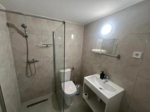 Iza-Szondi Homes