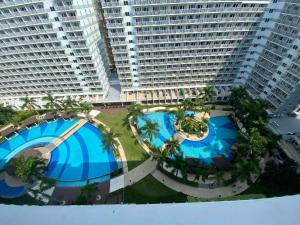 1br big cut 1524D Window Edsa Moa 2beds Queen size 1pullout 1extra mattress