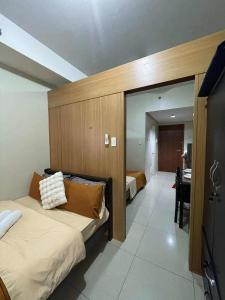 1br big cut 1524D Window Edsa Moa 2beds Queen size 1pullout 1extra mattress