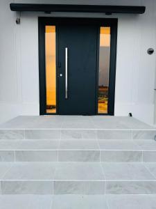 Luxury Hills 1500ｍ2超絶景パティオ サウナ BBQ 駐車場4台 プール ペット 空港そば