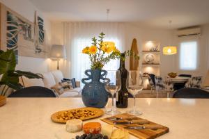 Luxury Beach House Apartment - Golf & Tennis Court & Pool View