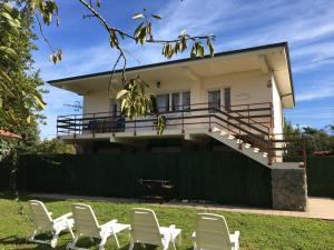 Chalet de dos plantas independientes con aparcamiento y jardin privado