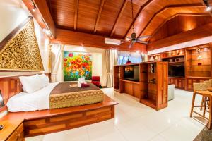 Luxury 8 - 9 Bedroom Pool Villa