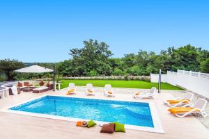 Villa Vivian by Villa Plus