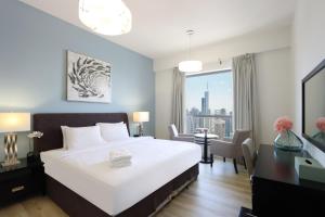 Sleek 2BR w Marina Skyline Views - Dubai Marina