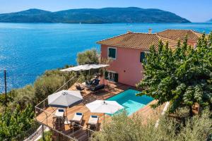 Villa Floisvos Desimi by Villa Plus