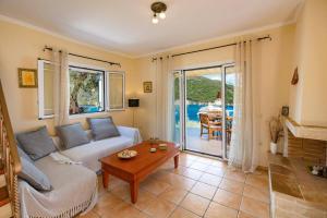 Villa Floisvos Desimi by Villa Plus