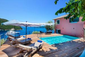 Villa Floisvos Desimi by Villa Plus