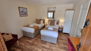 Triple Room with Shower room in The Fox & Hounds