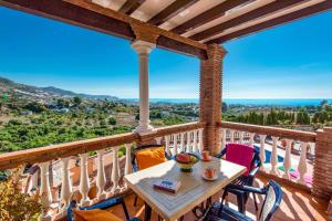 Villa Blancuzcal by Villa Plus