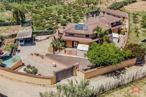 Huge Villa with Stunnig Pool