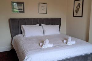 Stunning 3BD Victorian House in Bramhall Village