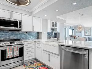 Seascape Towers 525 Oceanfront End Unit with Pool on Car Free Beach