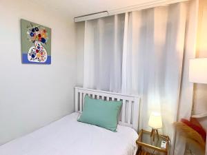 Hongdae OYO Stay, Free luggage keeping, Hongdae Station Green line and Airport train