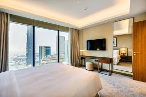 Luxury 2 BR Walk to Dubai Mall 5Star Amenities