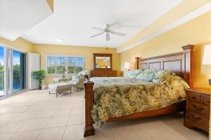 Oceanwalk 5-201 Spacious Corner Condo Near Beach & Pools