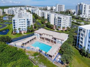Oceanwalk 5-201 Spacious Corner Condo Near Beach & Pools