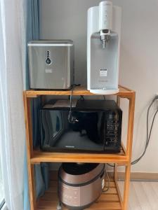 The house with beautiful natural winds and stone walls of Jeju