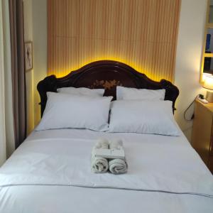 Adam&Eva Condo Staycation