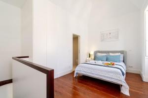 Bright Flat in Historic Foz House by HostWise