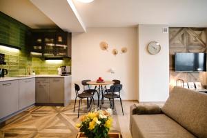 4 people studio, lake, sauna & gym