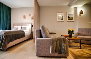 4 people studio, lake, sauna & gym