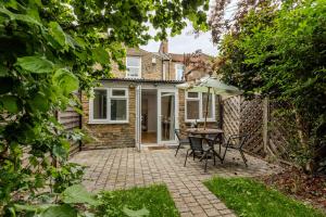 Stylish 3BR Forest Gate Home with Garden