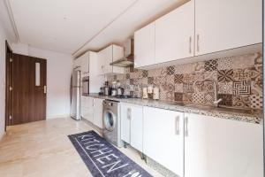 Luxe 2-Bedroom with Pool in Marrakech