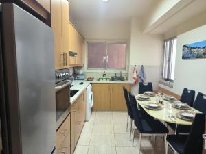 3 Bedroom Apartment Old Town Larnaca 5 minute walk to Finnikoudes Beach