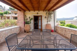 Mountain View Villa, by the Pool,Aris