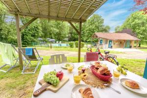 Campings Camping Le Hameau du Petit Lay : photos des chambres