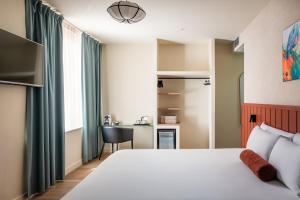 Standard Double Room room in Cosmov Bilbao Hotel