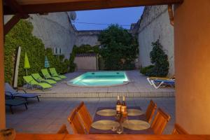 Villa De La Cloche by Villa Plus