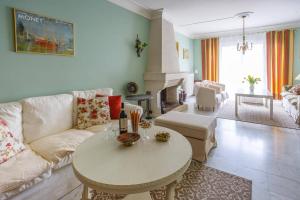 Villa De La Cloche by Villa Plus