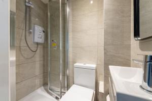 2 bedroom apartment In the Heart of Sohos Nightlife 4th Floor, No Lift GS5