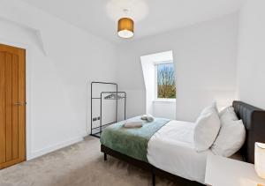2 bed Flat near Beach, Hospital & Brighton College, ideal for long stay guests