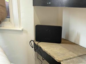 Zen-Inspired Flat - Easy Access to Central Reading