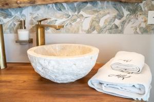 Appartements Loft & Spa Scandinave Romantique, King Size, TV 65 : photos des chambres