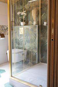 Appartements Loft & Spa Scandinave Romantique, King Size, TV 65 : photos des chambres
