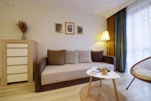 Jasne i Przytulne Apartamenty Sun Seasons 24 w Karpaczu z Parkingiem i Balkonem by Noclegi Renters