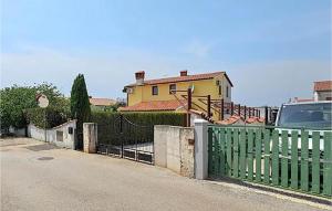 Stunning Home In Novigrad With Wifi