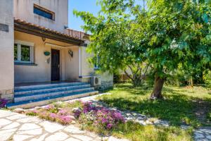 Villas Villa Montady avec piscine : Villa - Vue sur Jardin
