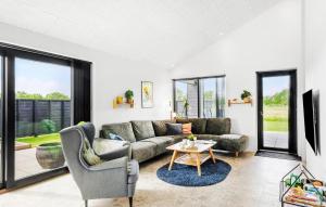 Cozy Home In Hadsund With Wifi