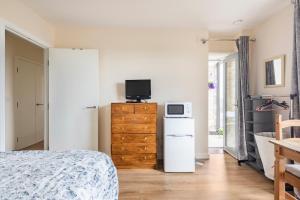 Comfy city room