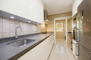 Apartment with large terrace, swimming pool and green areas, next to Puerto Banús