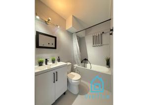 Orange Room 2 minutes to City Center Gdynia & Seaside