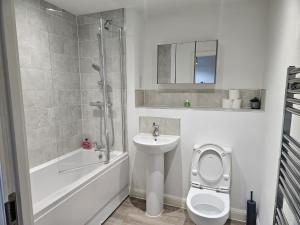 8 mins walk City Centre, Birmingham University, 20 mins walk Edgebaston stadium, 1 Bed Spacious Apartment