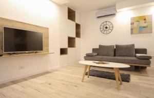 2 Bedroom Lovely Apartment In Zadar