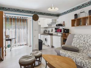 Maison climatisée rénovée 2 pièces, 2 cabines avec terrasses à 500m de la plage, parking inclus - FR-1-423-304