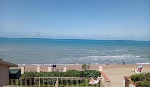 onda etrusca bilocale con accesso diretto al mare